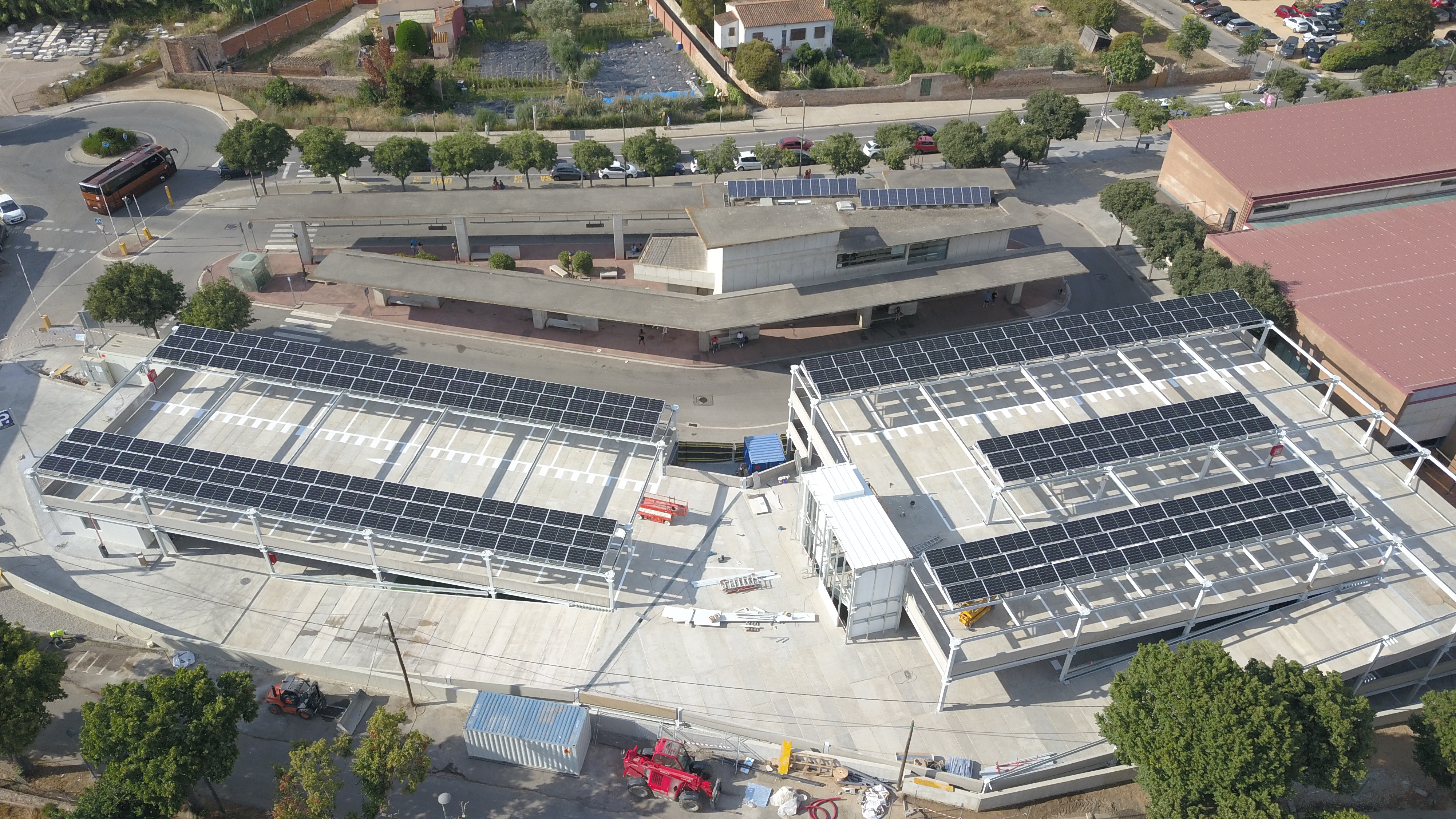 Casa con paneles solares